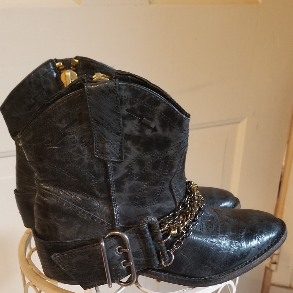 Steve Madden Brasko ankle boots 6.5